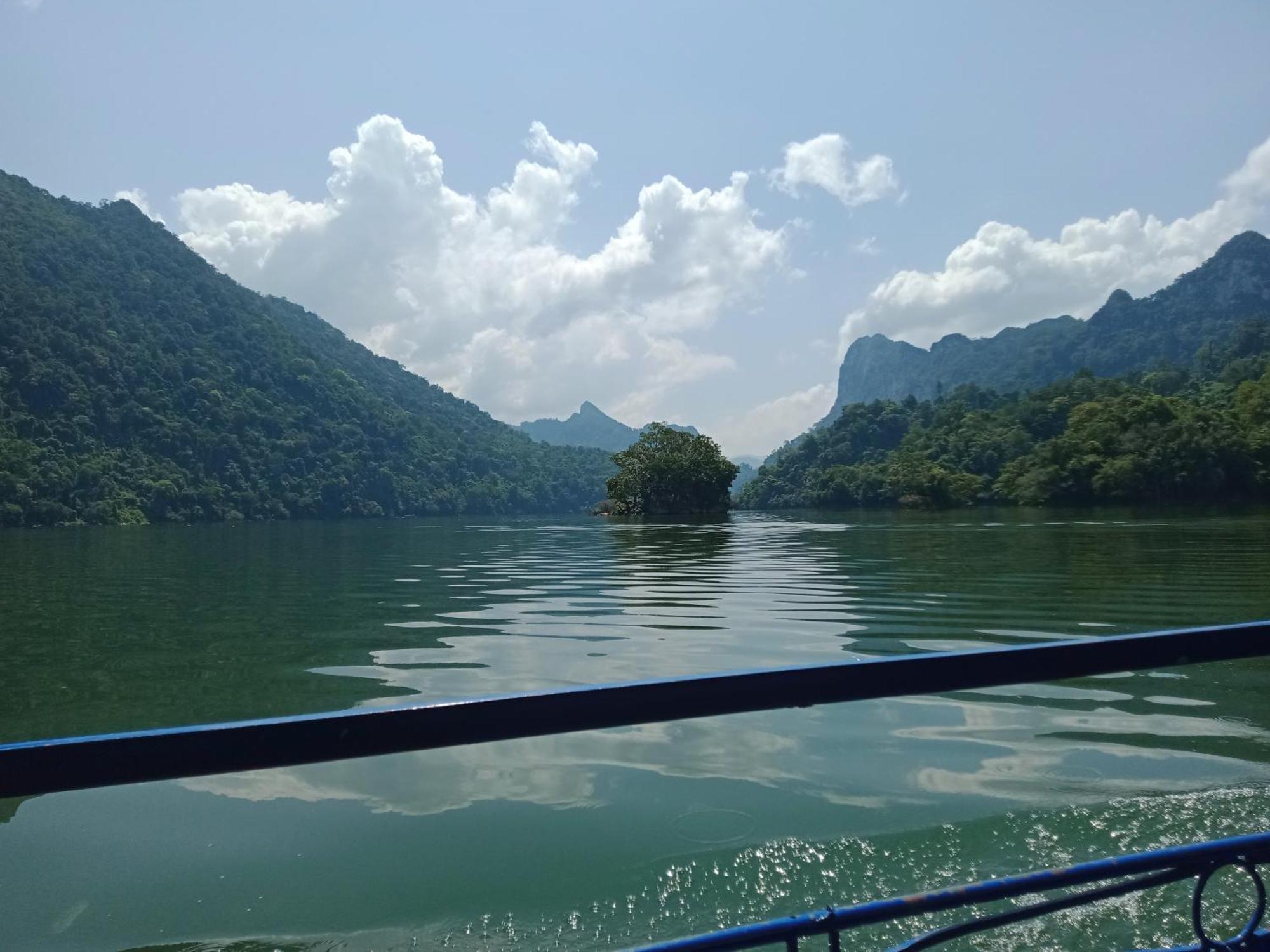 Tran Xuan Homestay Ba Be Exteriör bild