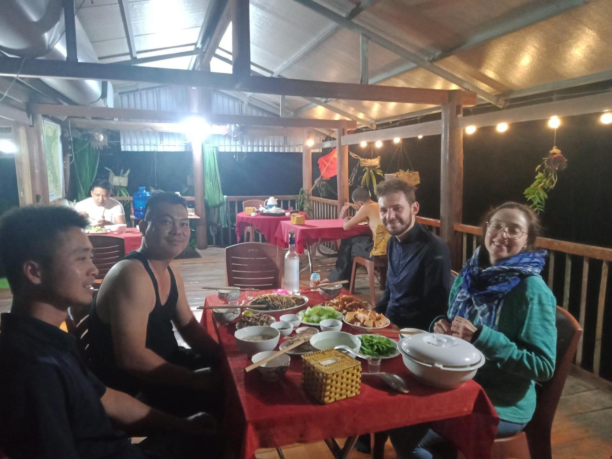 Tran Xuan Homestay Ba Be Exteriör bild