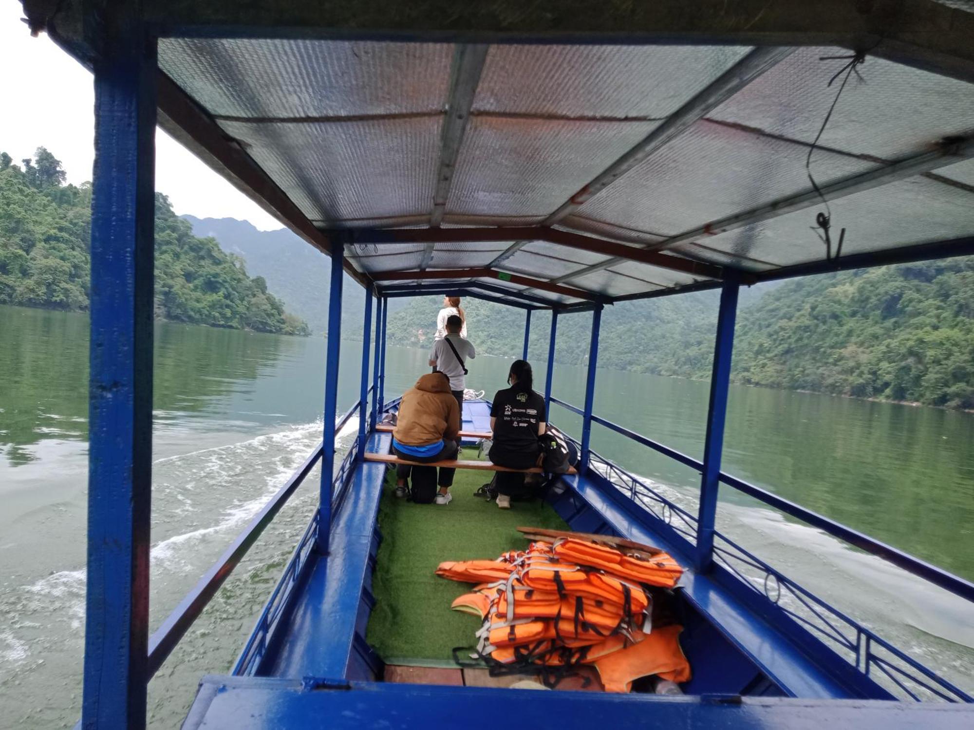 Tran Xuan Homestay Ba Be Exteriör bild