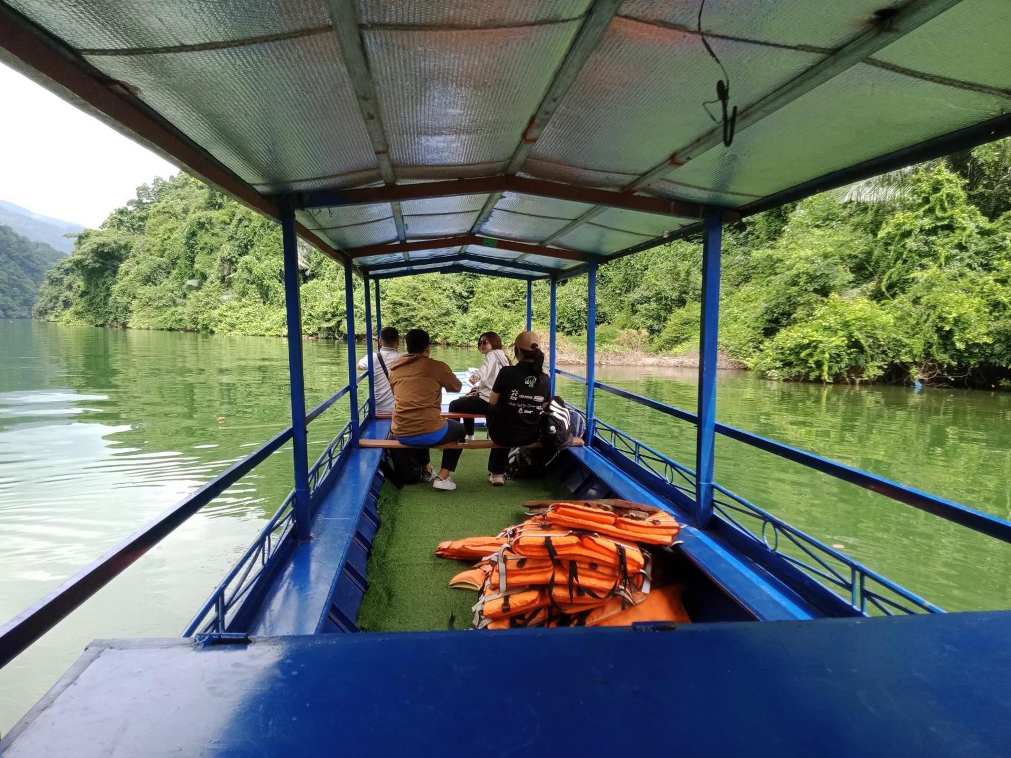 Tran Xuan Homestay Ba Be Exteriör bild