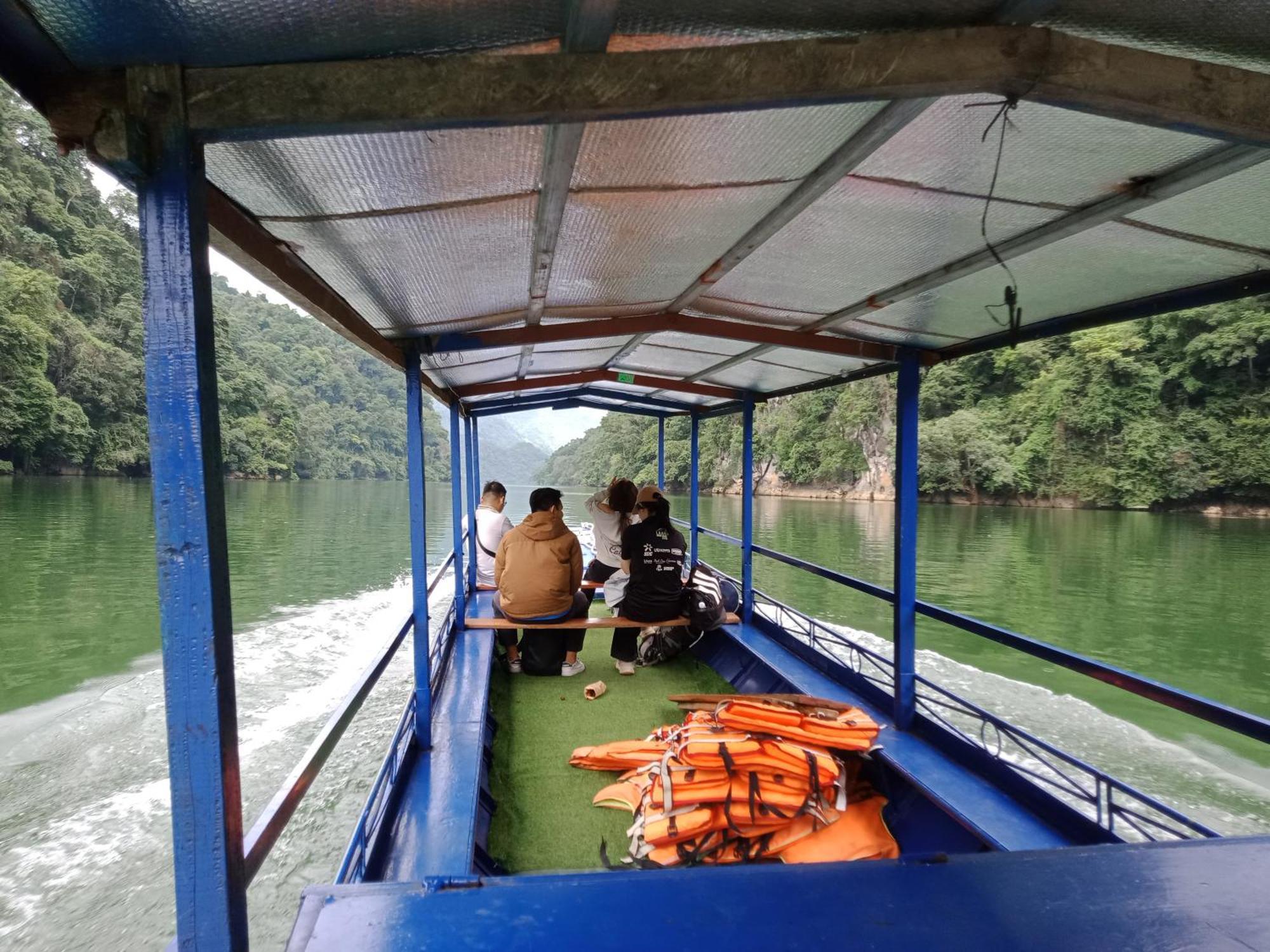 Tran Xuan Homestay Ba Be Exteriör bild