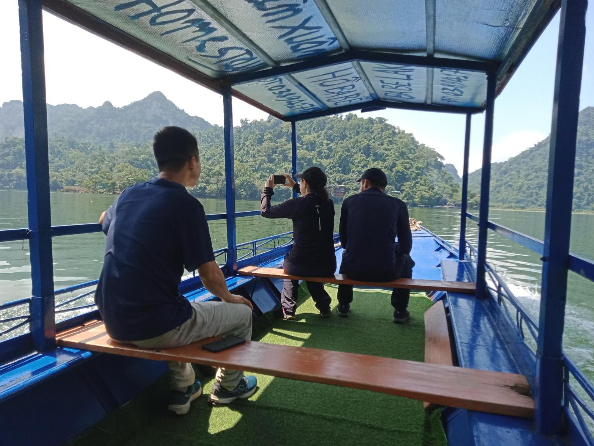 Tran Xuan Homestay Ba Be Exteriör bild
