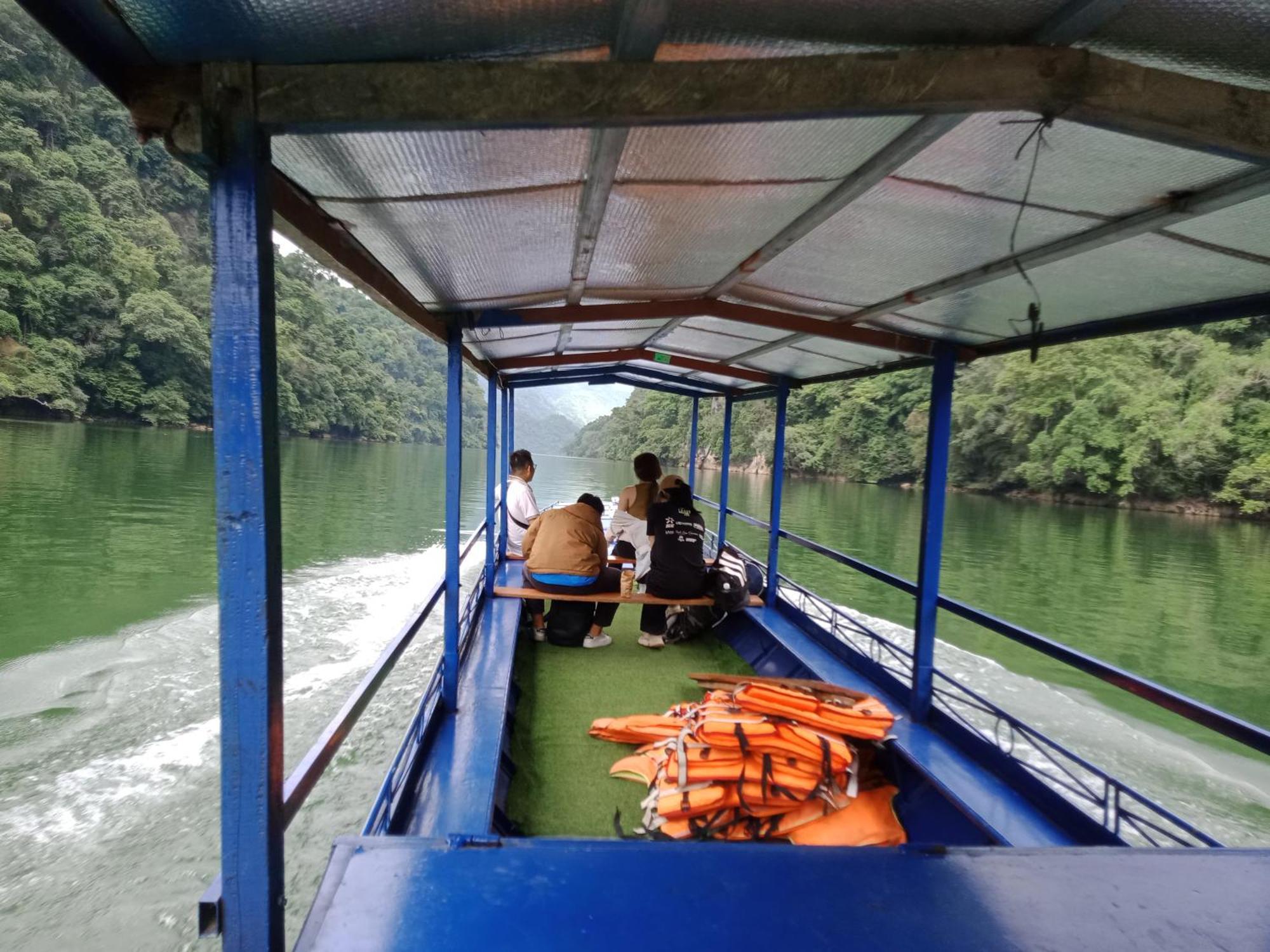 Tran Xuan Homestay Ba Be Exteriör bild