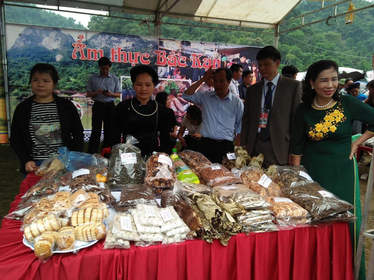 Tran Xuan Homestay Ba Be Exteriör bild